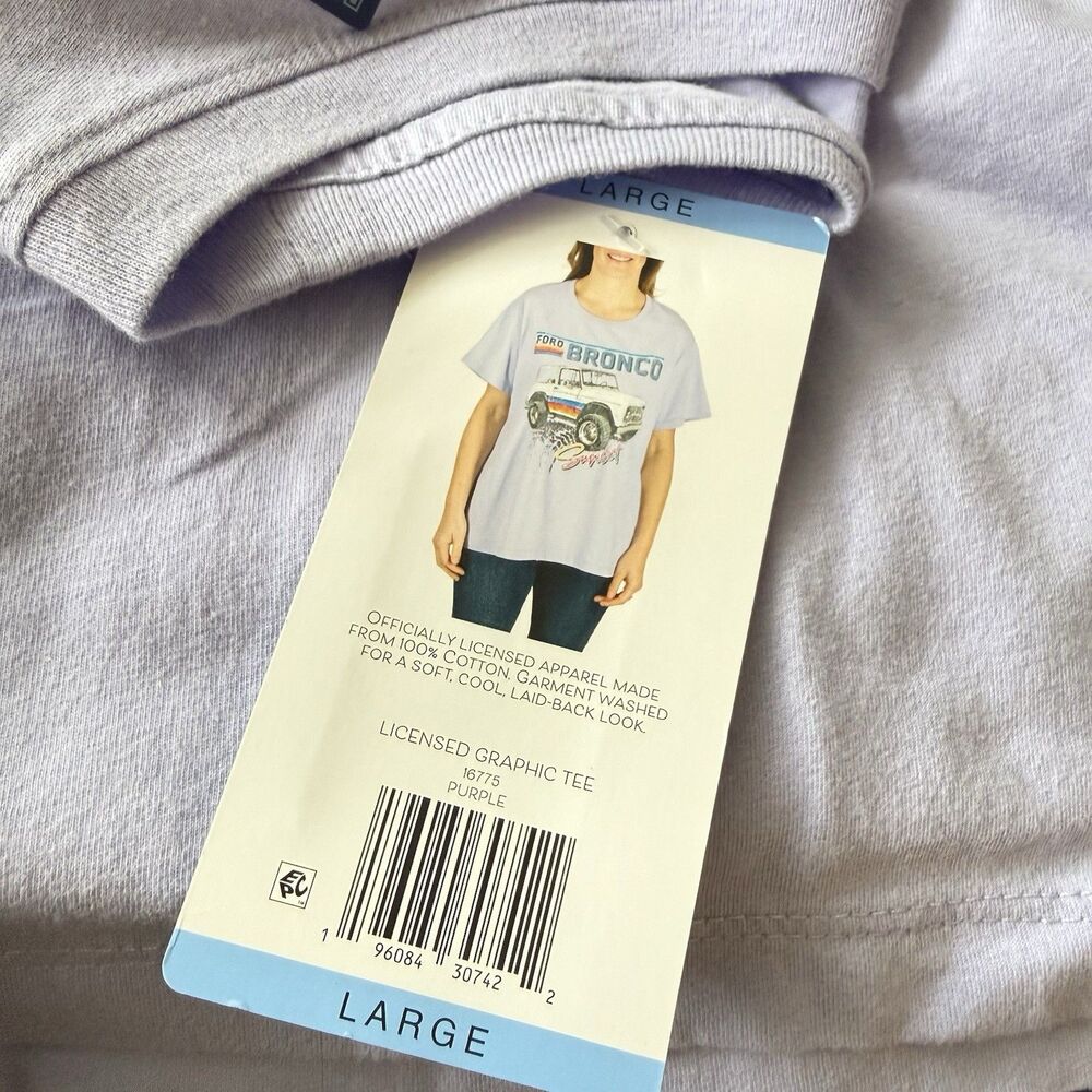 Licensed Women's Relaxed Fit Vehicles Graphic Short Sleeve Tee Size L - Picture 11 of 11